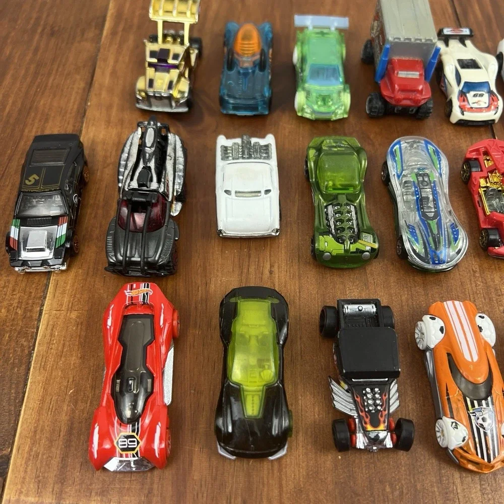 HOT WHEELS VINTAGE LOT OF 31 LOOSE CARS 2+‎ LBS TOY MODEL BIRTHDAY PRESENT GIFT